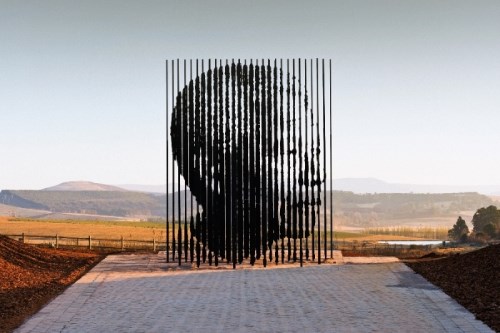 ApartheidMuseum-escultura